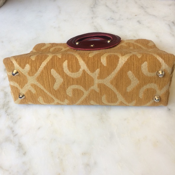 🌟 Host Pick! 🌟 Amazing little handbag - Picture 2 of 3